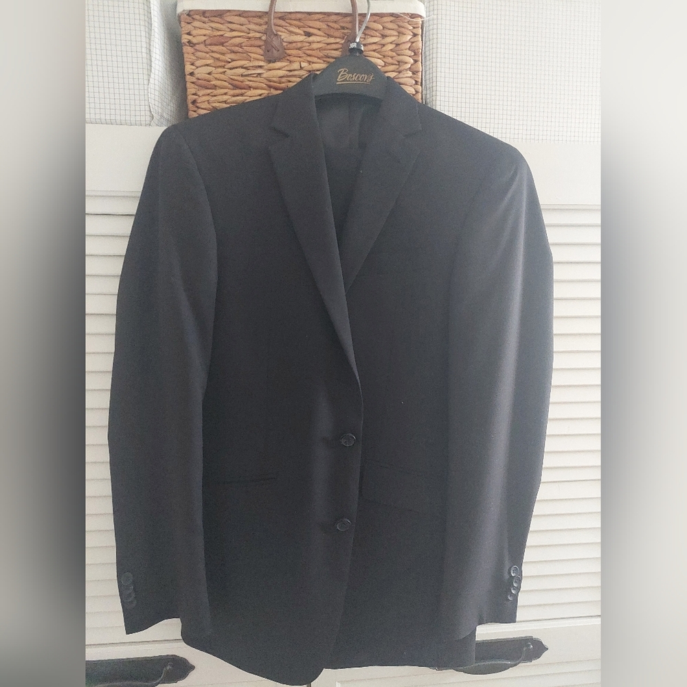 Kenneth Cole Men's Black Suit-36R, 31W 32L